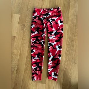 Wear it to Heart red camo leggings Size S